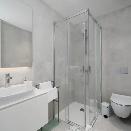 Delightful Two Bed, 5 Stars Apartment, By Ideal Homes