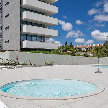 Delightful Two Bed, 5 Stars Apartment, By Ideal Homes